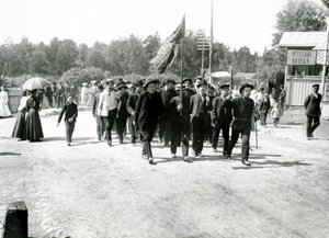 1906年のサンクトペテルブルクでの抗議デモ 作： Russian Photographer